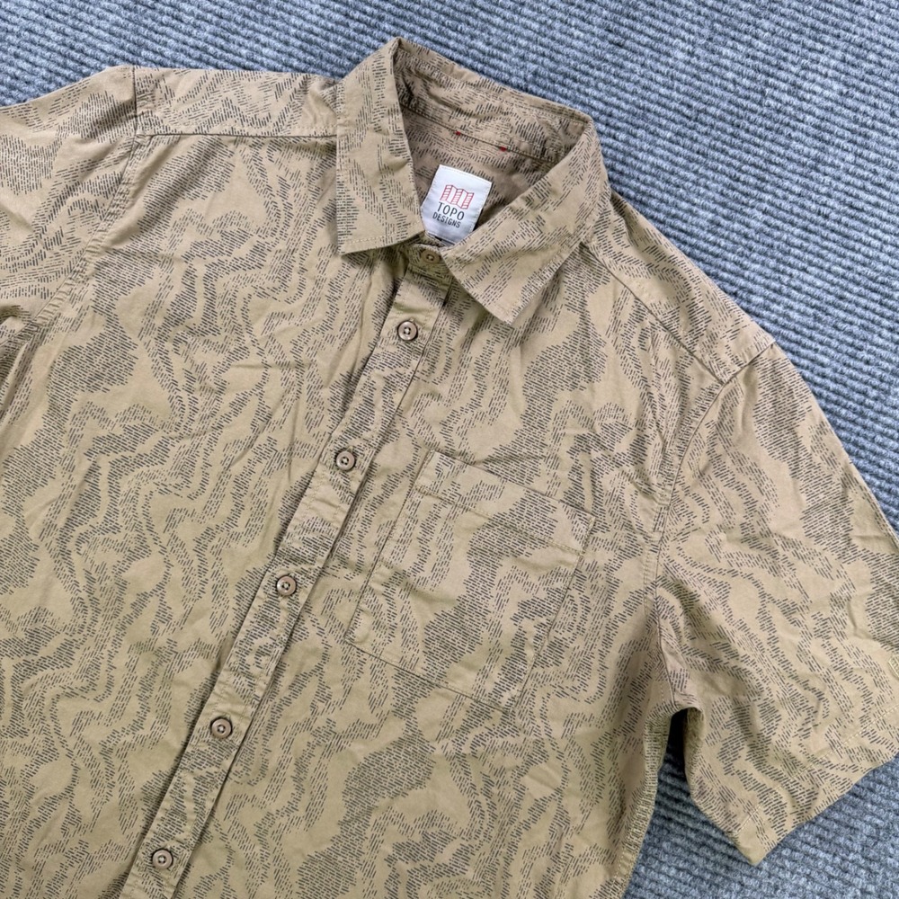 Topo Designs Mens Large Short Sleeve Button Down Shirt Tan Khaki Abstract Print